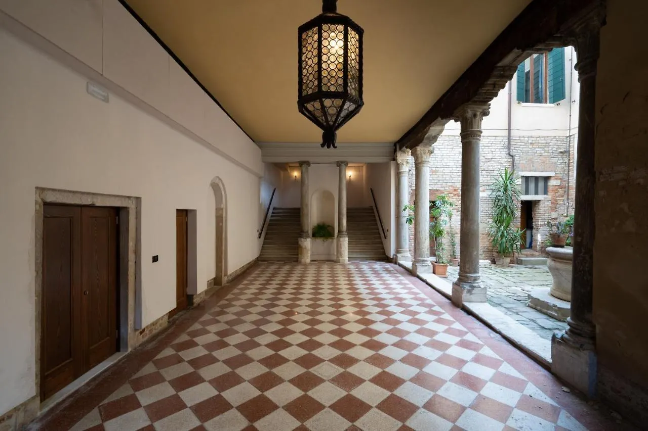 Ca' Longo Palace Damasco ヴェネツィア 0*,